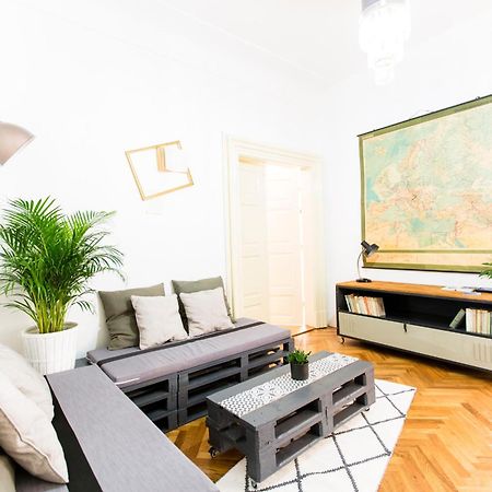 Friday Songs Appartement Praag Buitenkant foto