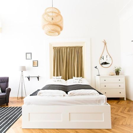 Friday Songs Appartement Praag Buitenkant foto