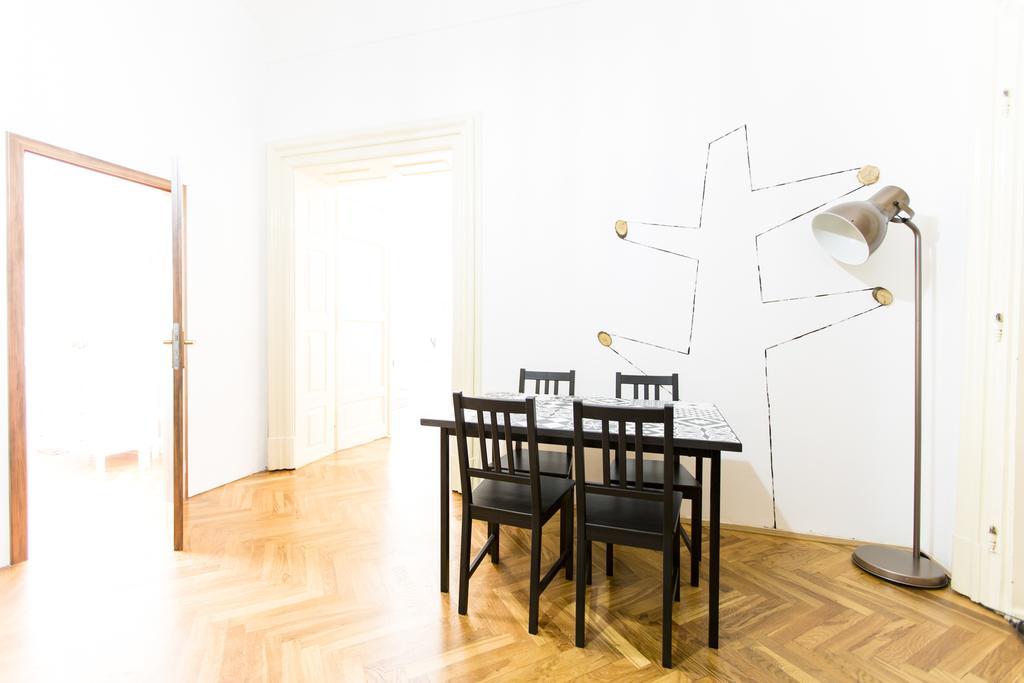 Friday Songs Appartement Praag Buitenkant foto