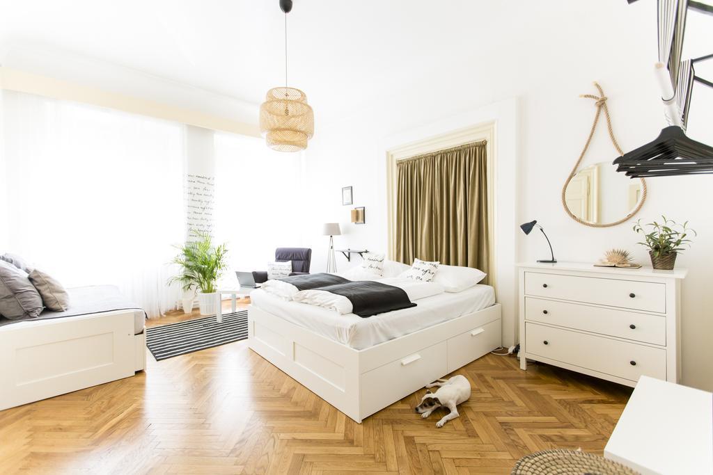 Friday Songs Appartement Praag Buitenkant foto