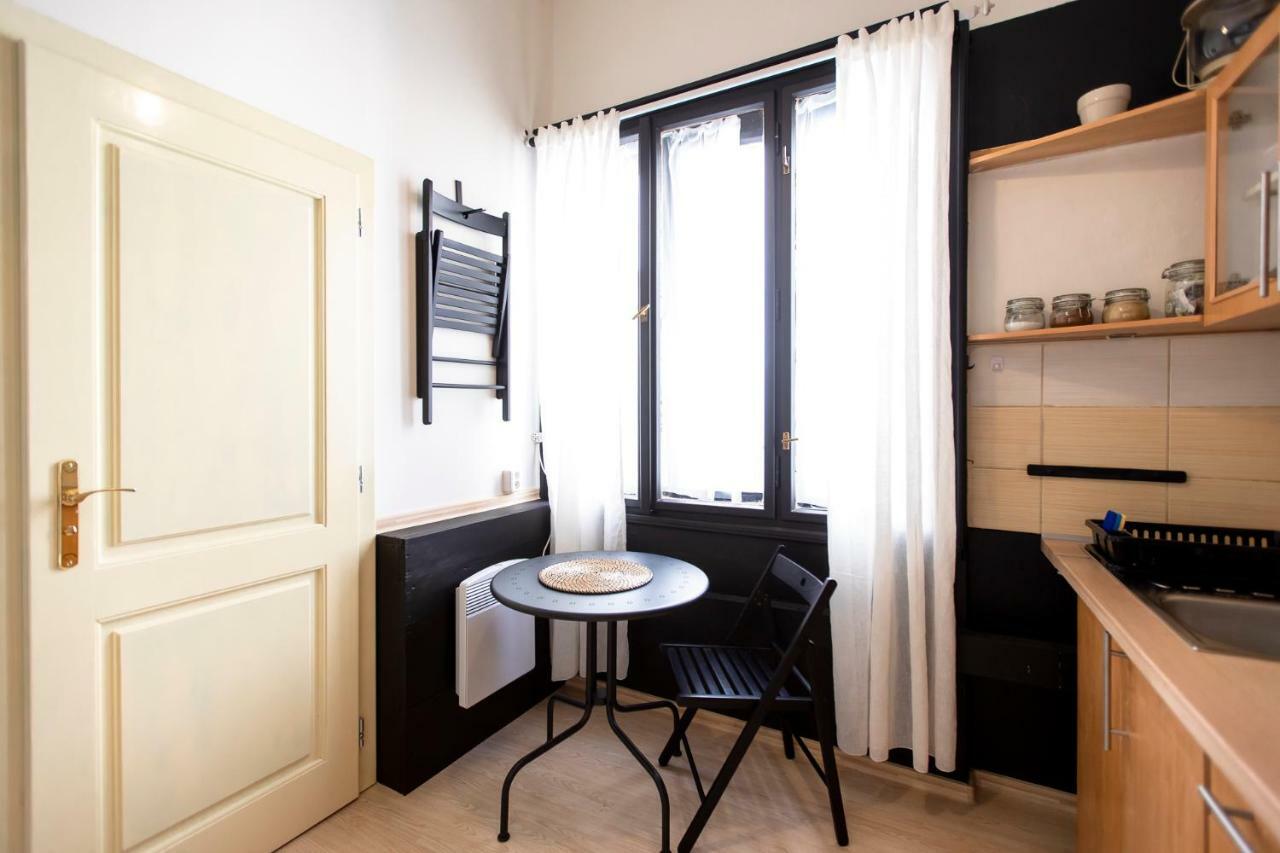 Friday Songs Appartement Praag Buitenkant foto